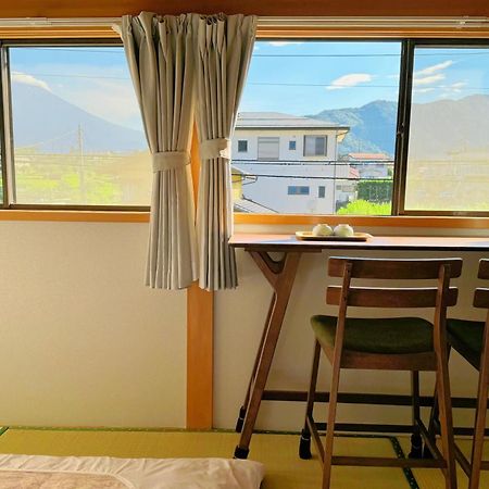 富士山を眺められる宿 ゲストハウス花水木 Nishikatsura Esterno foto