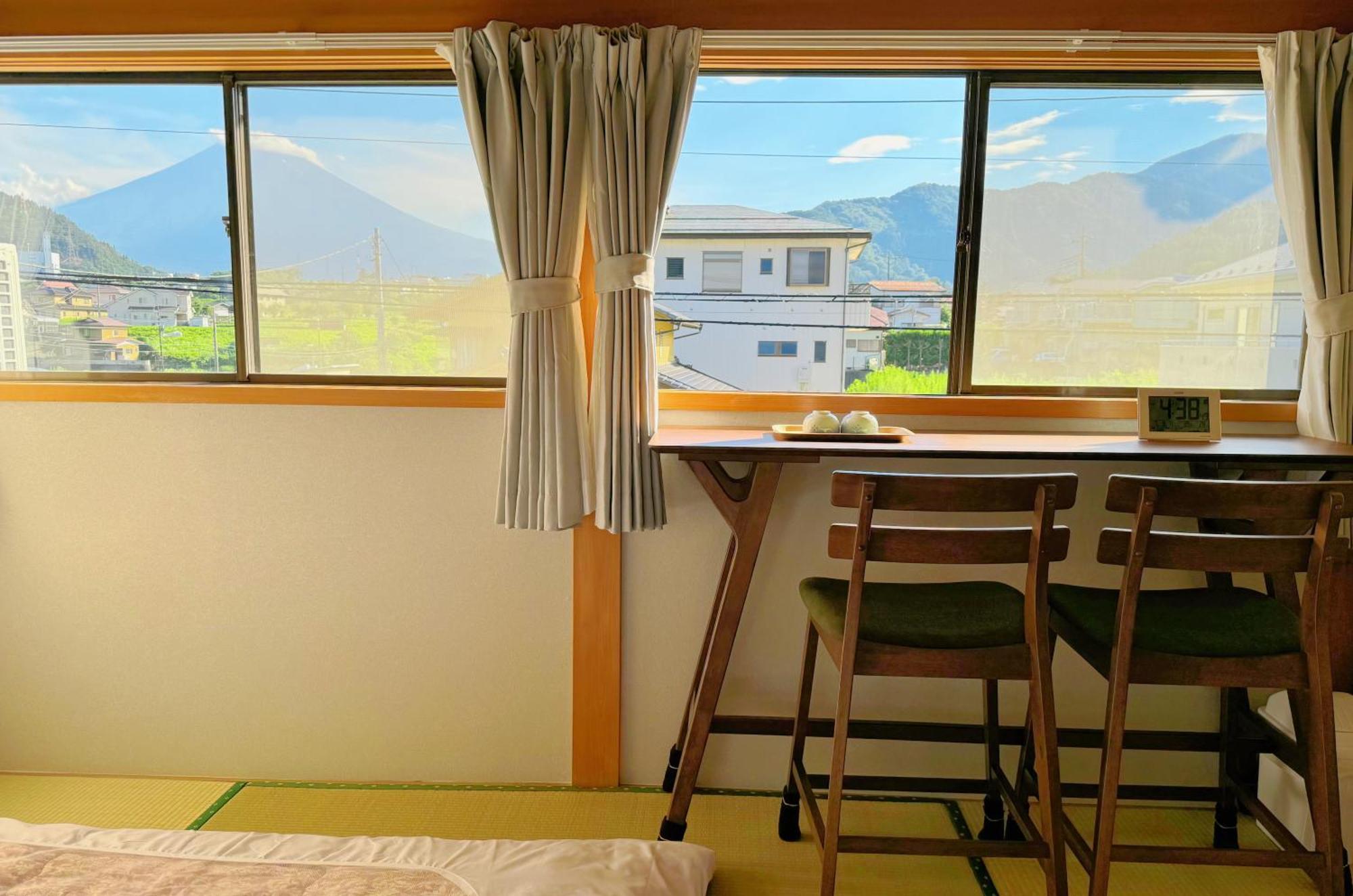 富士山を眺められる宿 ゲストハウス花水木 Nishikatsura Esterno foto